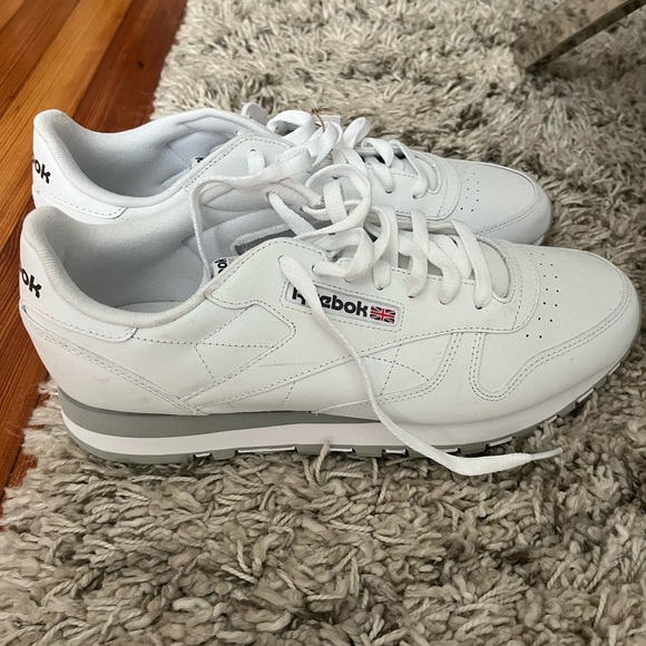 Reebok Classic White Lace-Up Shoes - Picture 2 of 2